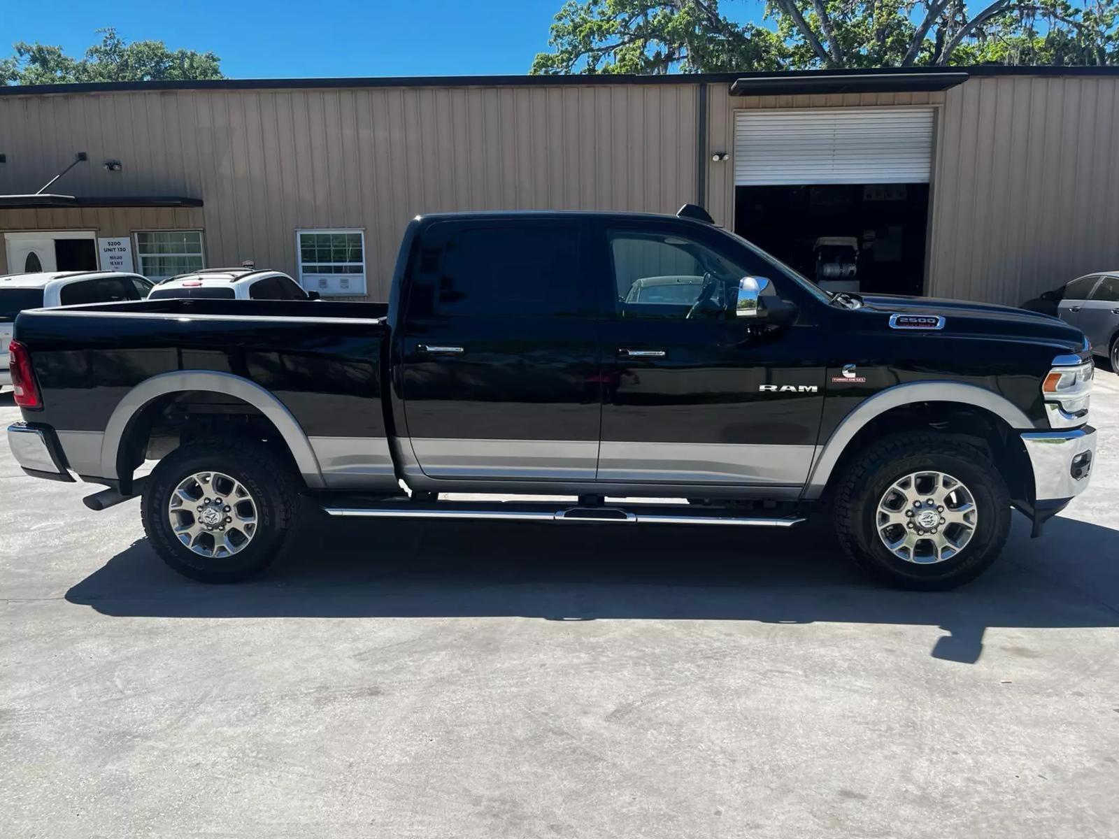 DODGE RAM 2500 LARAMIE CREW CAB 6.7 DIESEL 4X4 CAMA 6.4ft