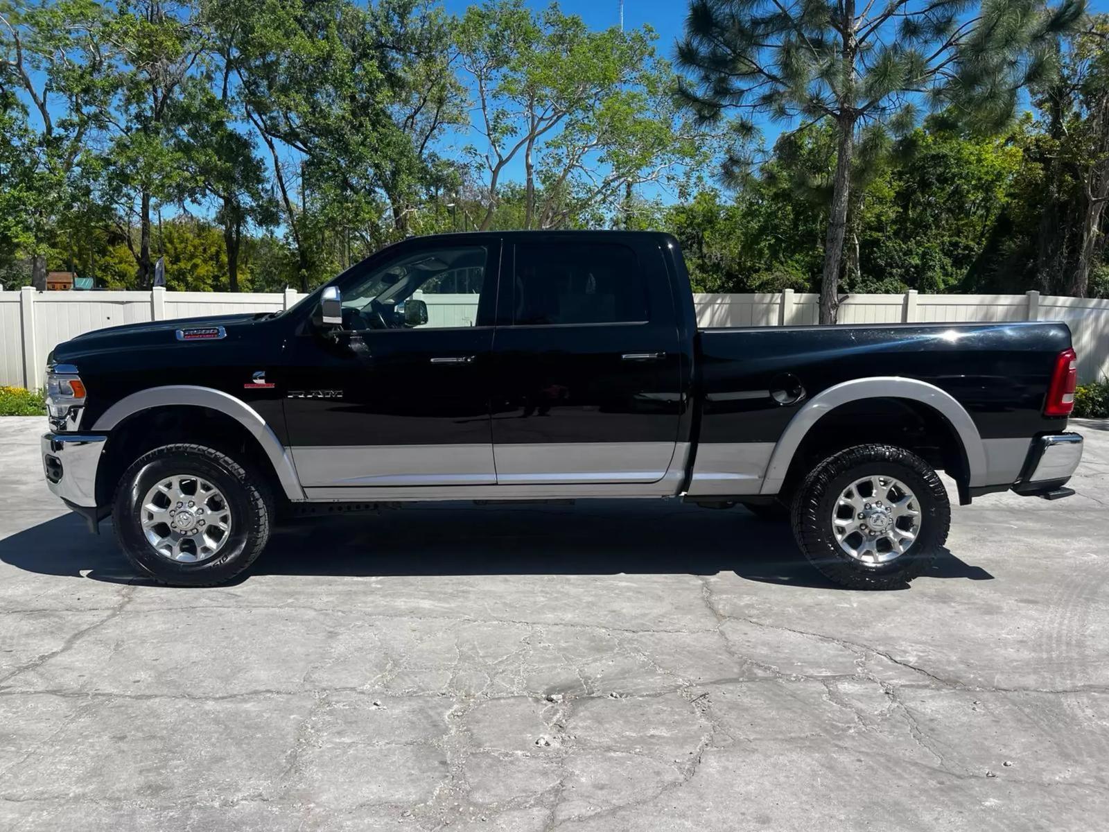 DODGE RAM 2500 LARAMIE CREW CAB 6.7 DIESEL 4X4 CAMA 6.4ft