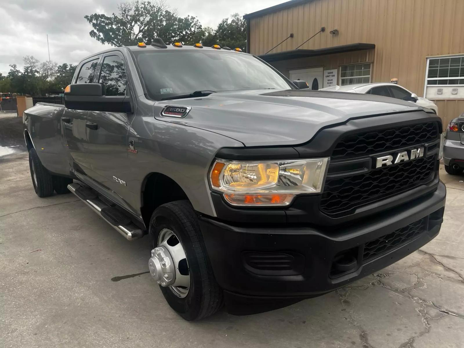 DODGE RAM 3500 TRADESMAN TRIPULACIÓN CABINA CAMA 8.2ft 6.7 DIESEL