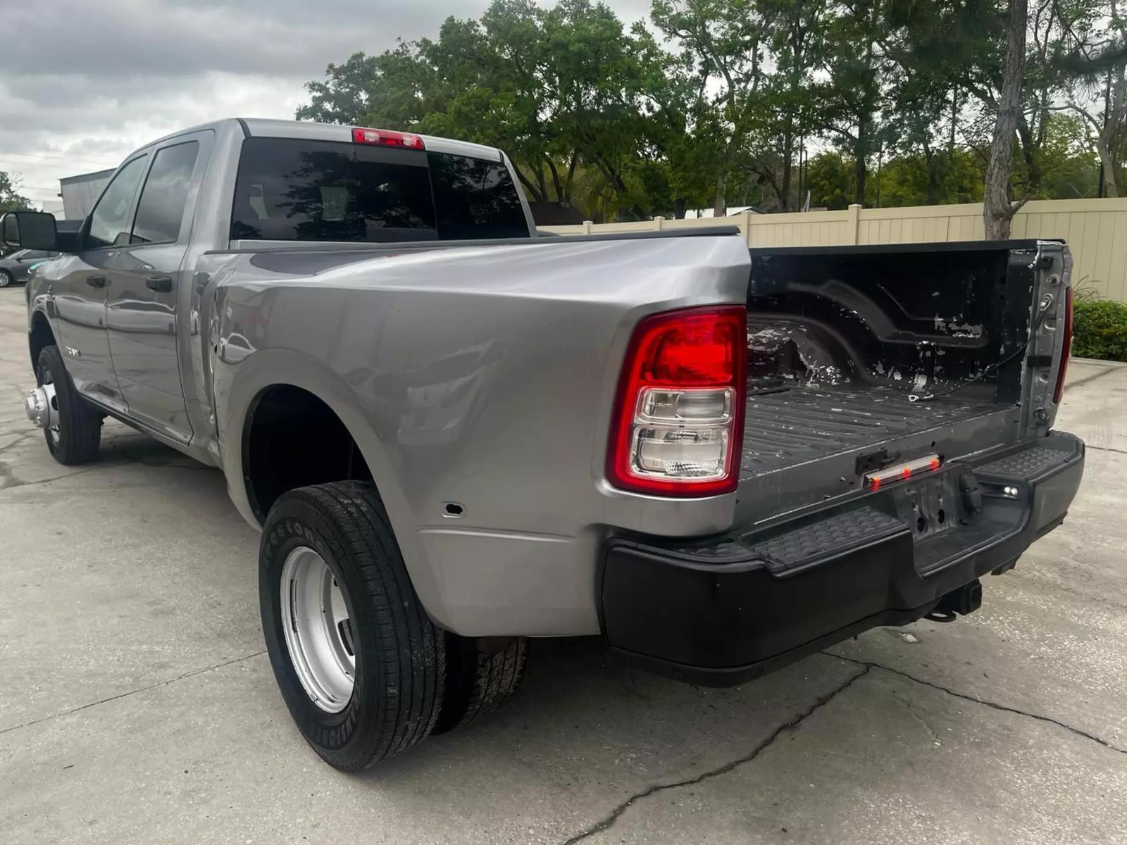 DODGE RAM 3500 TRADESMAN TRIPULACIÓN CABINA CAMA 8.2ft 6.7 DIESEL