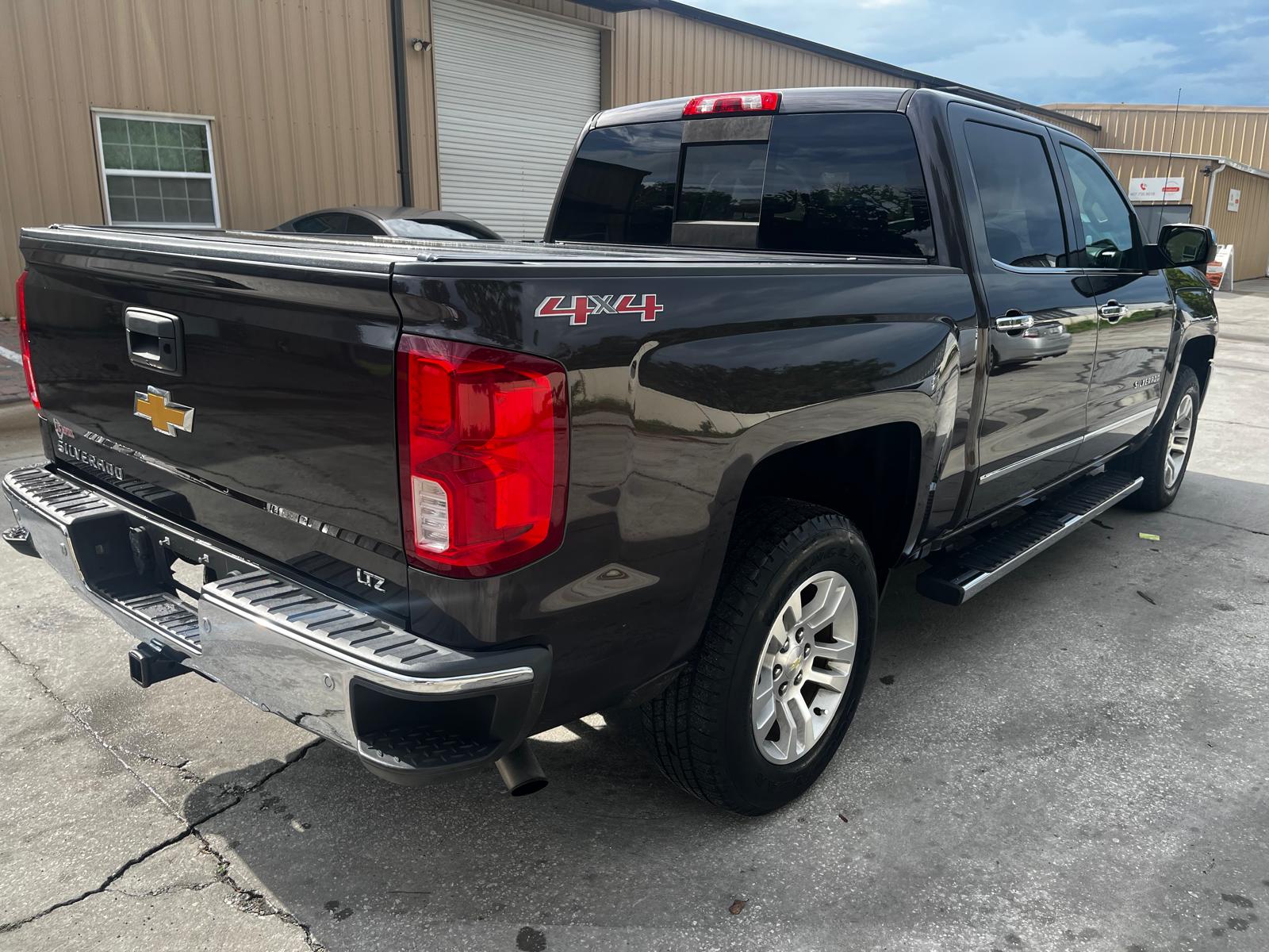 CHEVROLET SILVERADO 1500 LTZ CREW CAB 6.2L V8 4X4