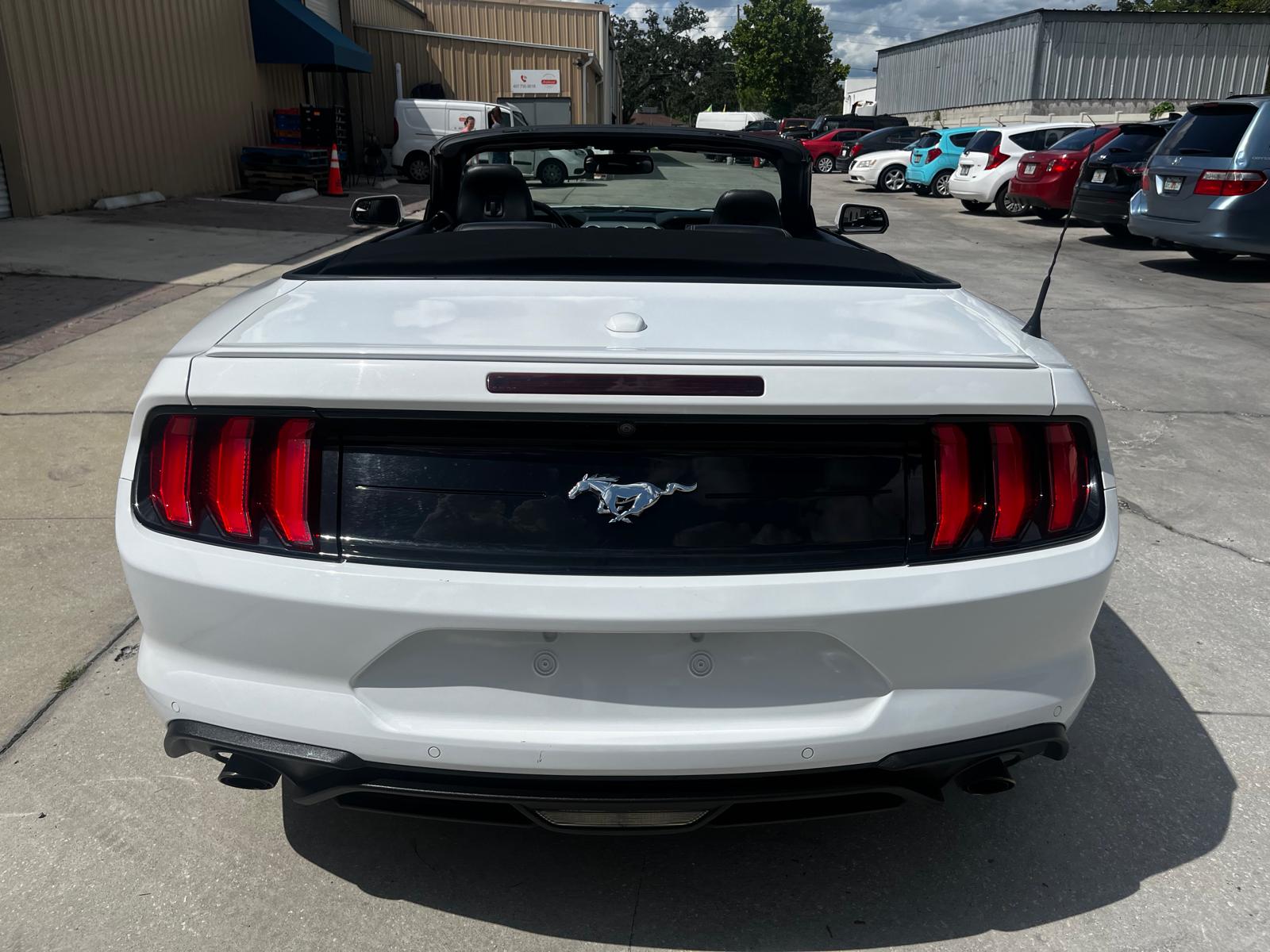 FORD MUSTANG CONVERSÍVEL