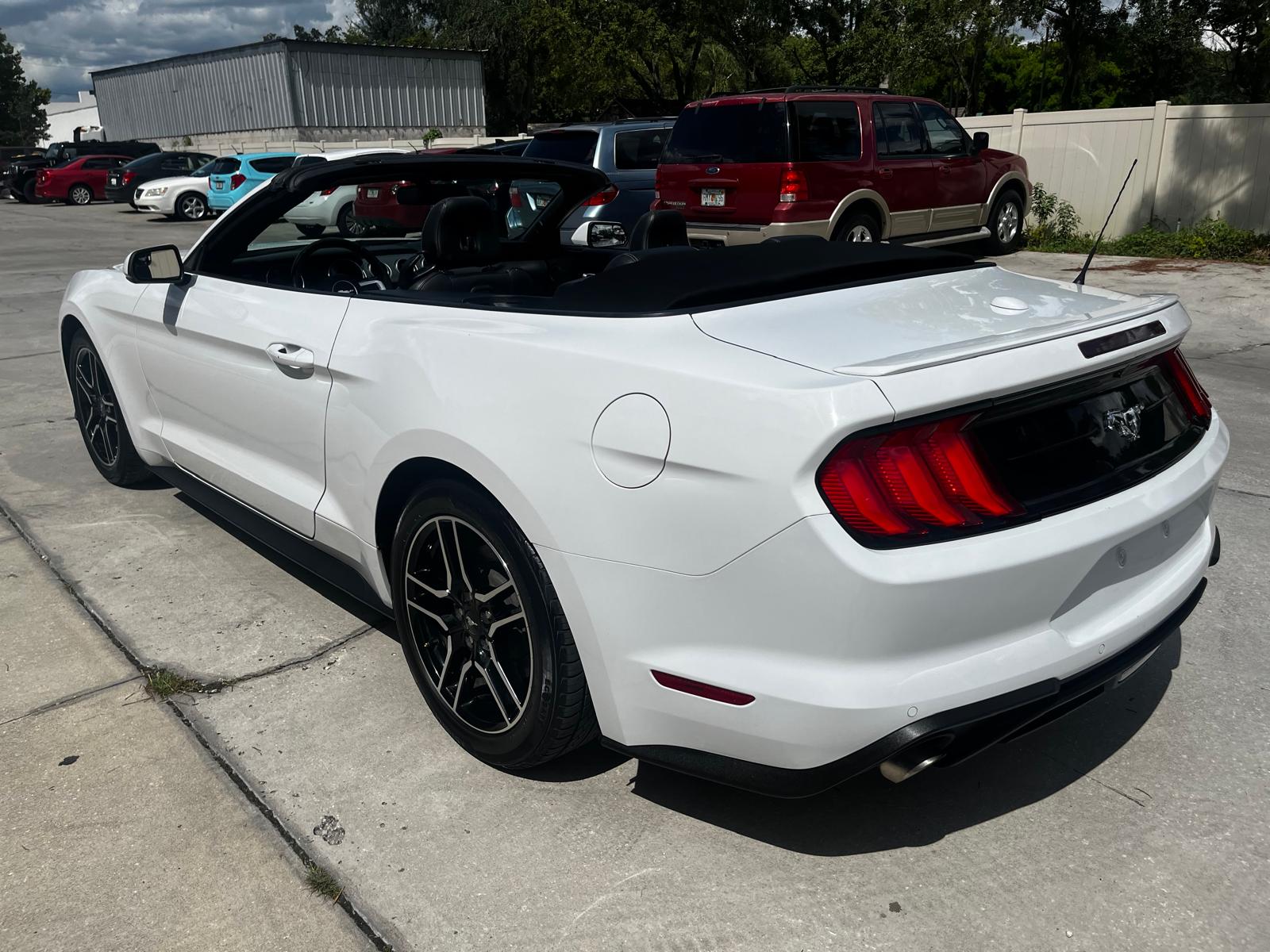 FORD MUSTANG CONVERSÍVEL