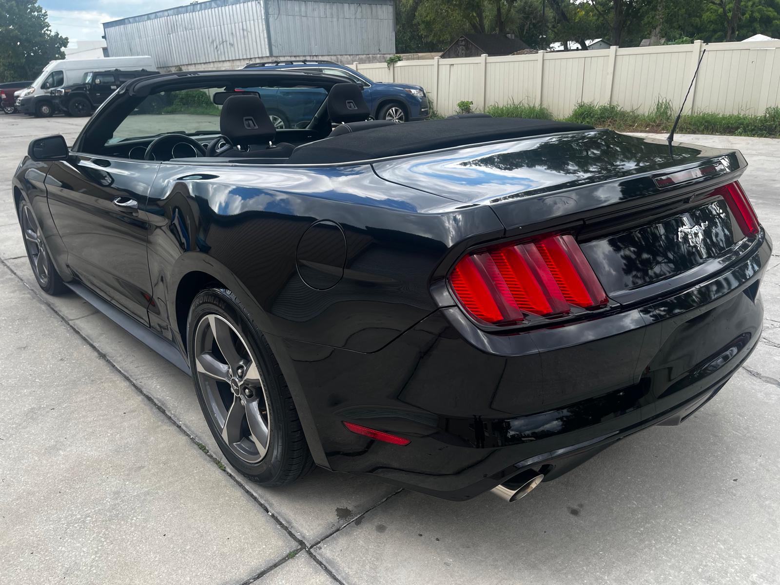 FORD MUSTANG CONVERSÍVEL