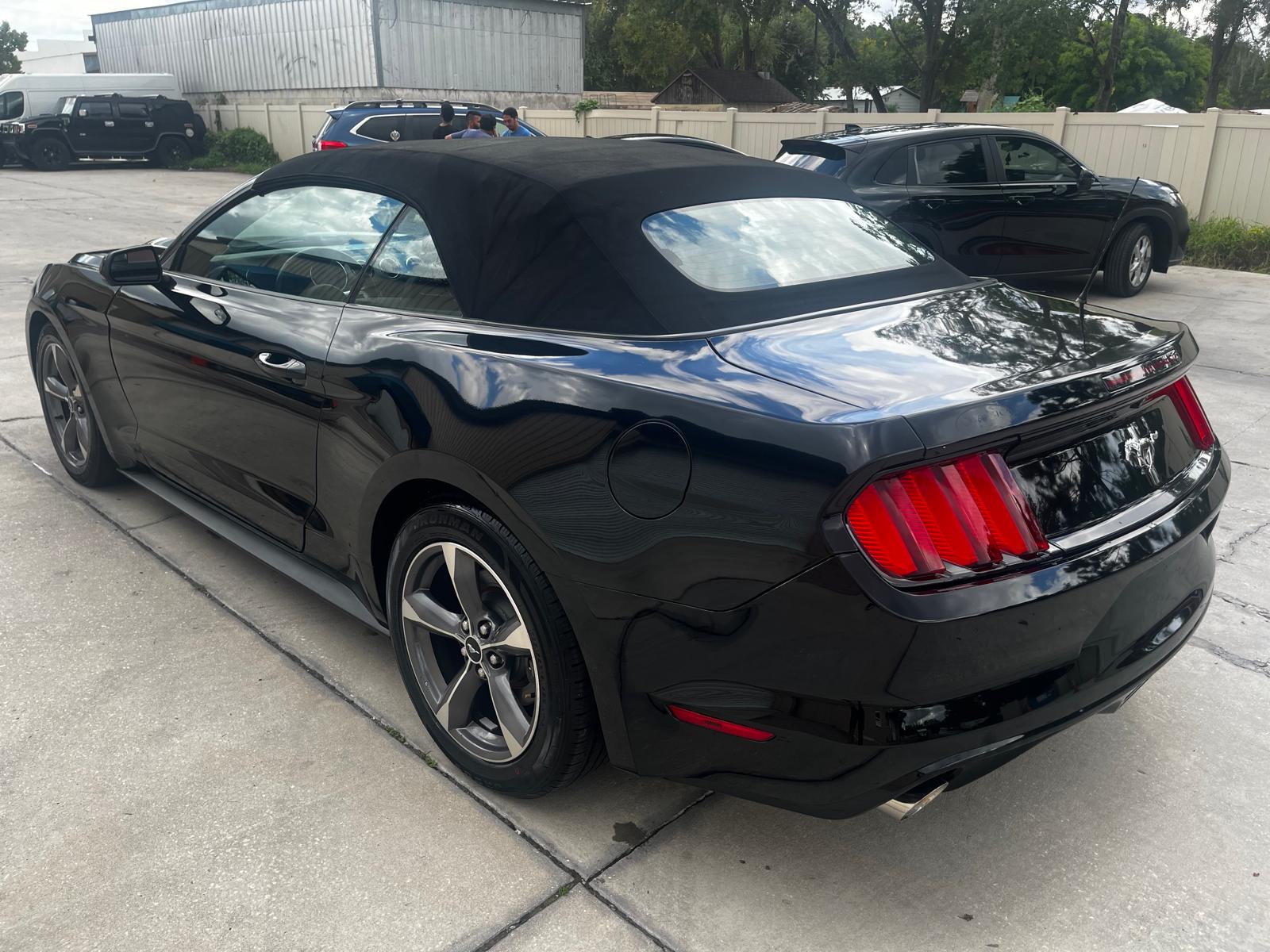 FORD MUSTANG CONVERSÍVEL