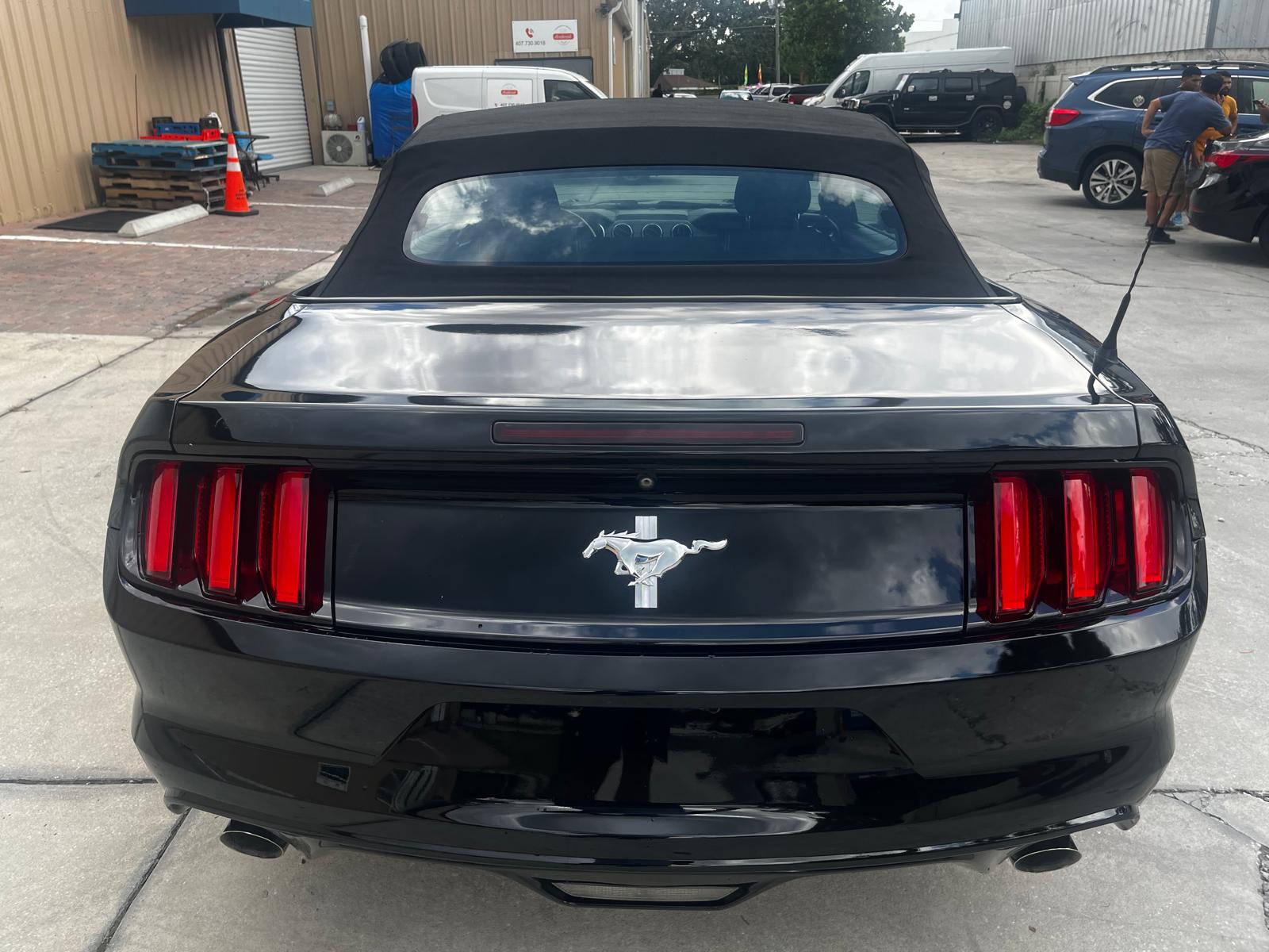 FORD MUSTANG CONVERSÍVEL