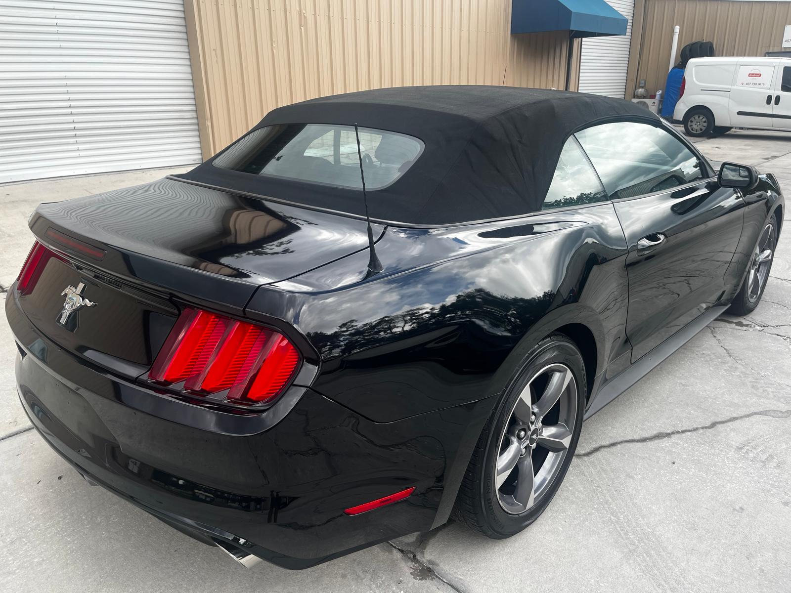 FORD MUSTANG CONVERSÍVEL