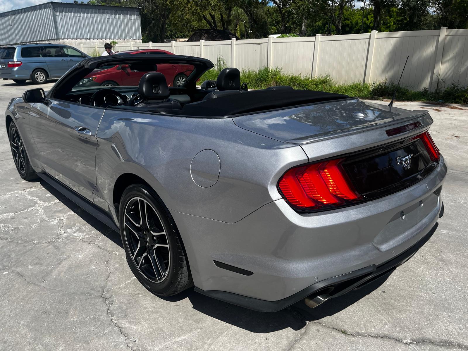 FORD MUSTANG CONVERSIVEL