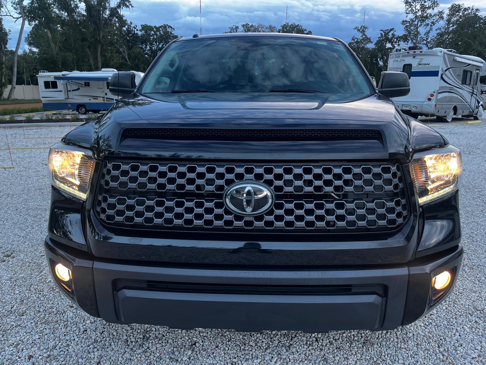 TOYOTA TUNDRA SR5 5.7L V8