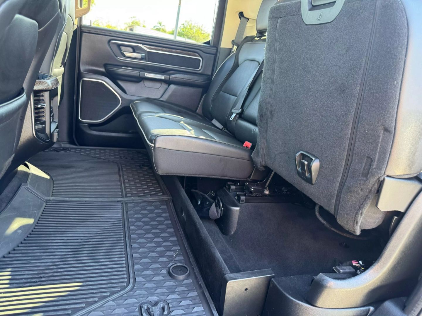 RAM 1500 CREW CAB