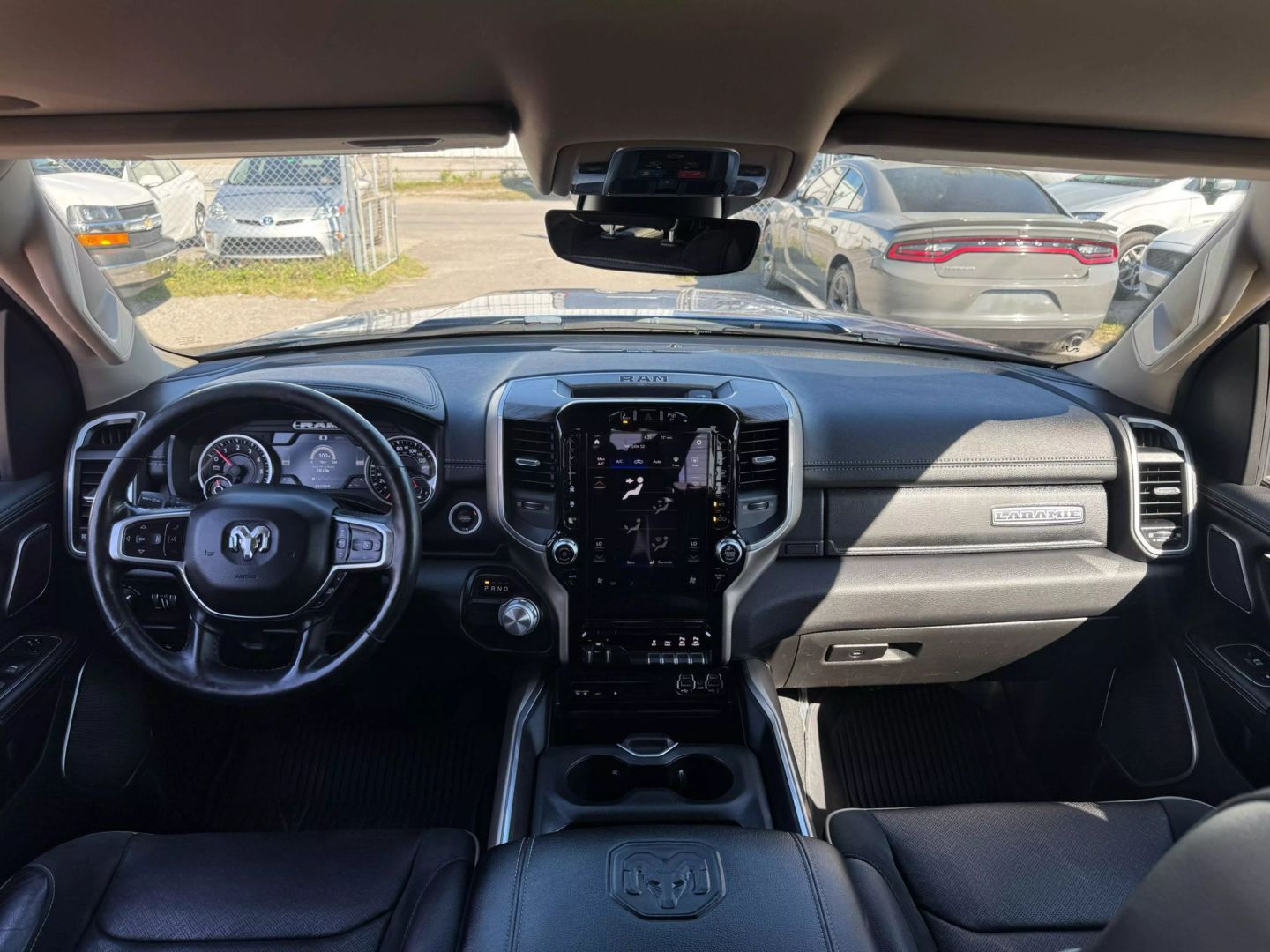 RAM 1500 CREW CAB