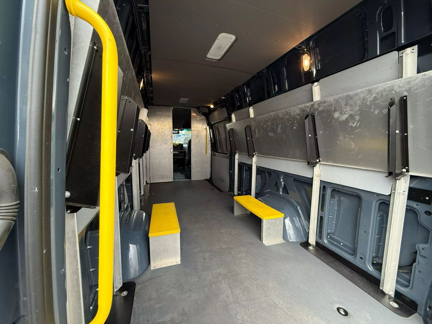 MERCEDES-BENZ SPRINTER 2500 CARGO
