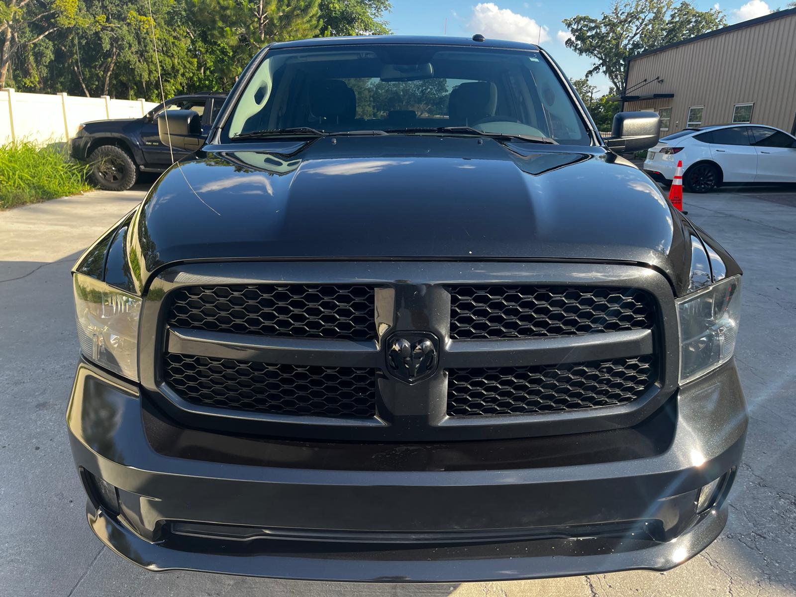 RAM 1500 EXPRESS TRIPULACIÓN CABINA 5.7 V8 HEMI